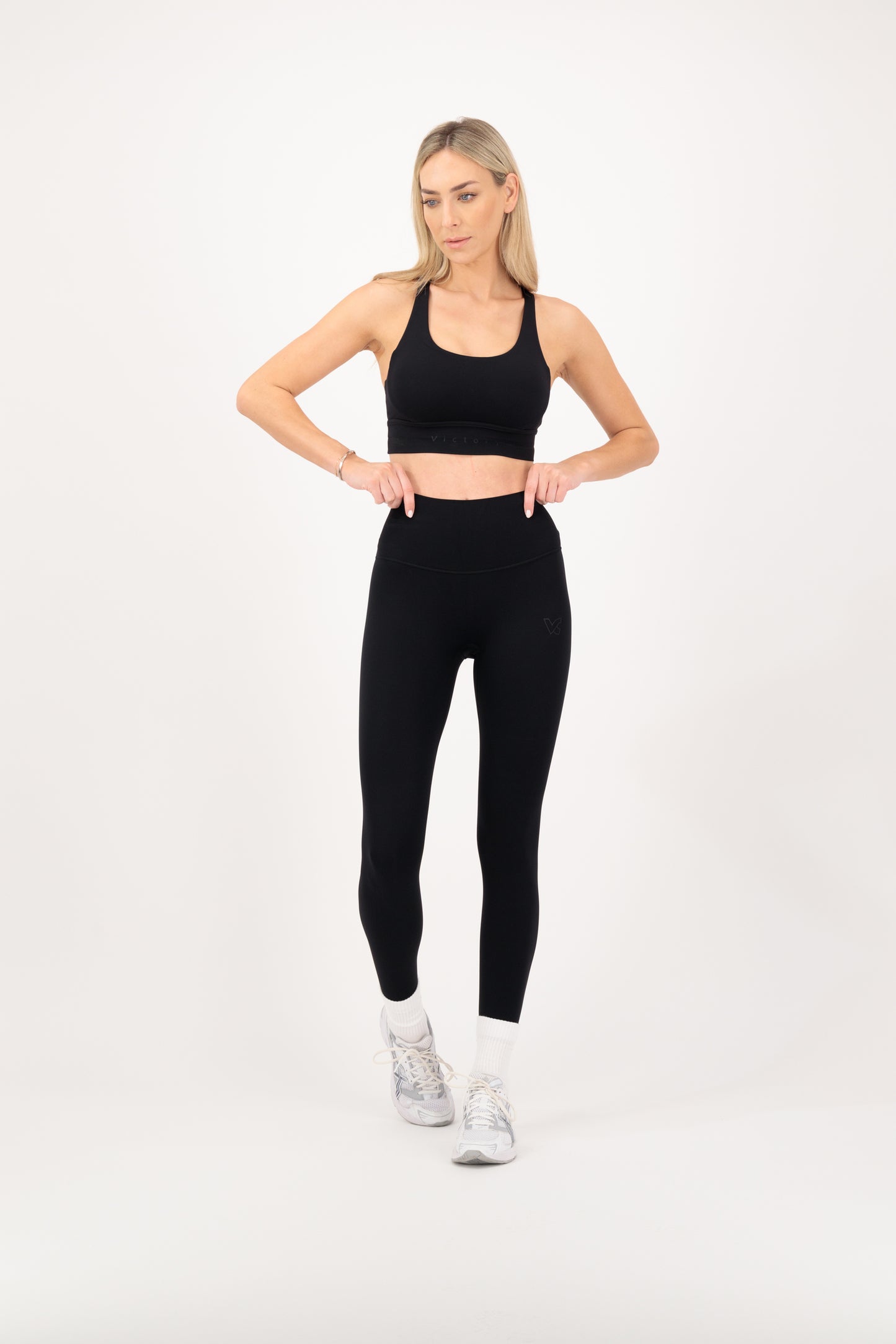 black sport bra - Victory Clothing DXB